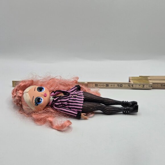 LOL Surprise OMG Winter Chill Big Wig Doll With Long Pink Hair & Black Striped O - Picture 4 of 8